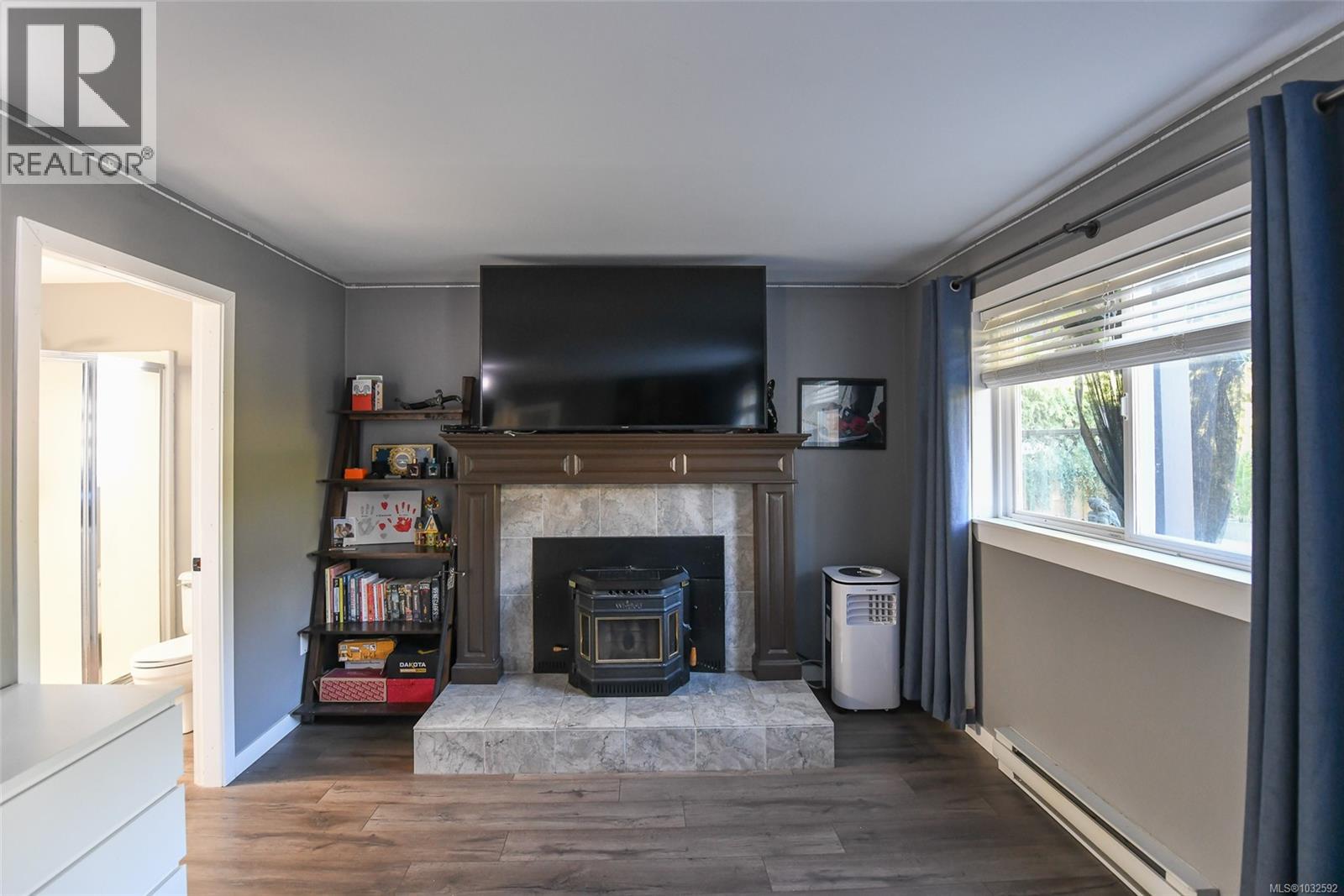 1866 Hawk Dr, Courtenay