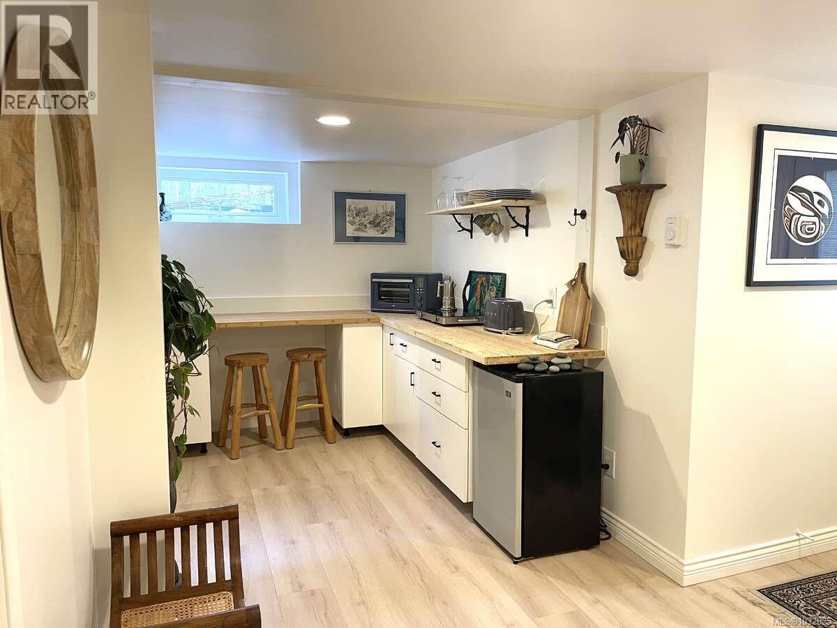  485 Head Street, Esquimalt