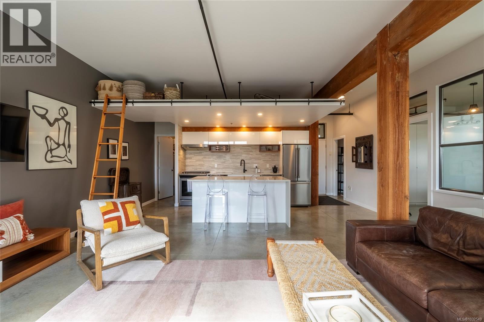 210 455 Sitkum Road, Victoria