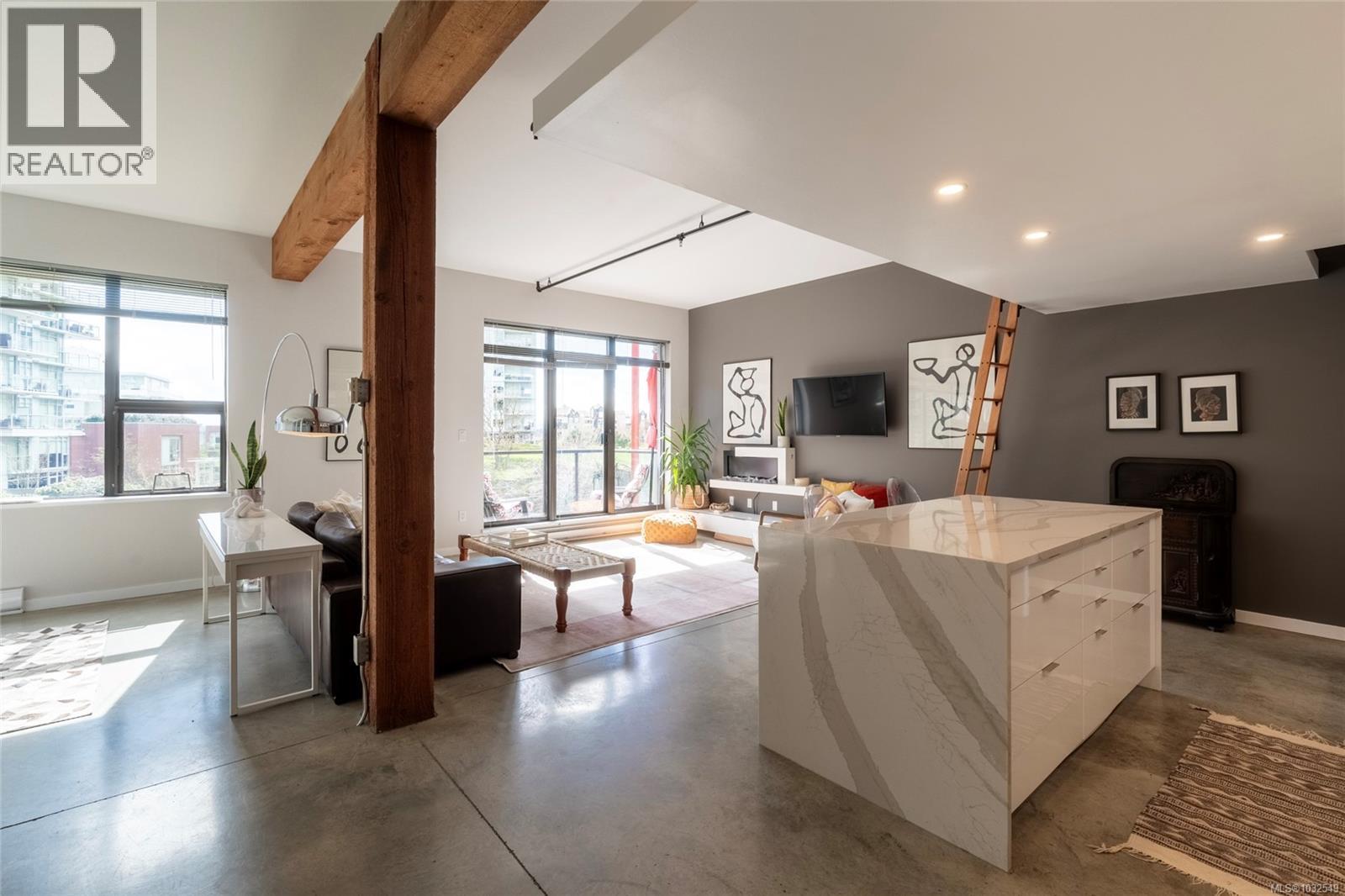 210 455 Sitkum Road, Victoria