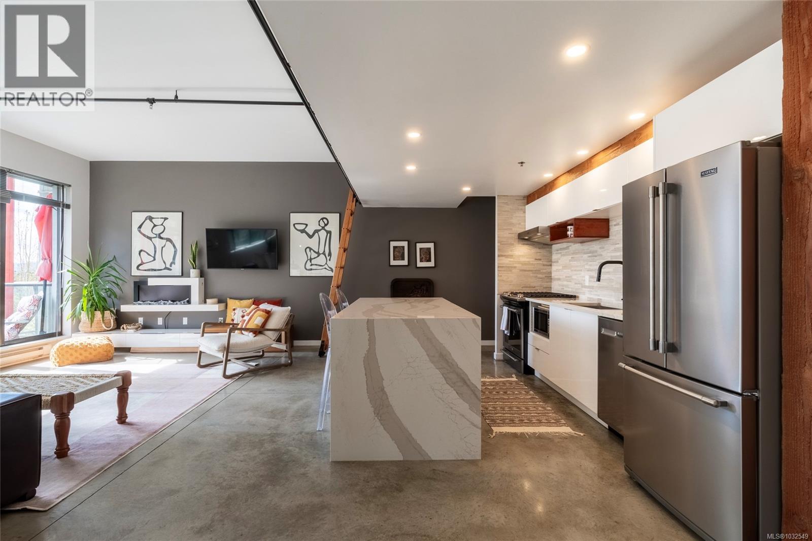 210 455 Sitkum Road, Victoria