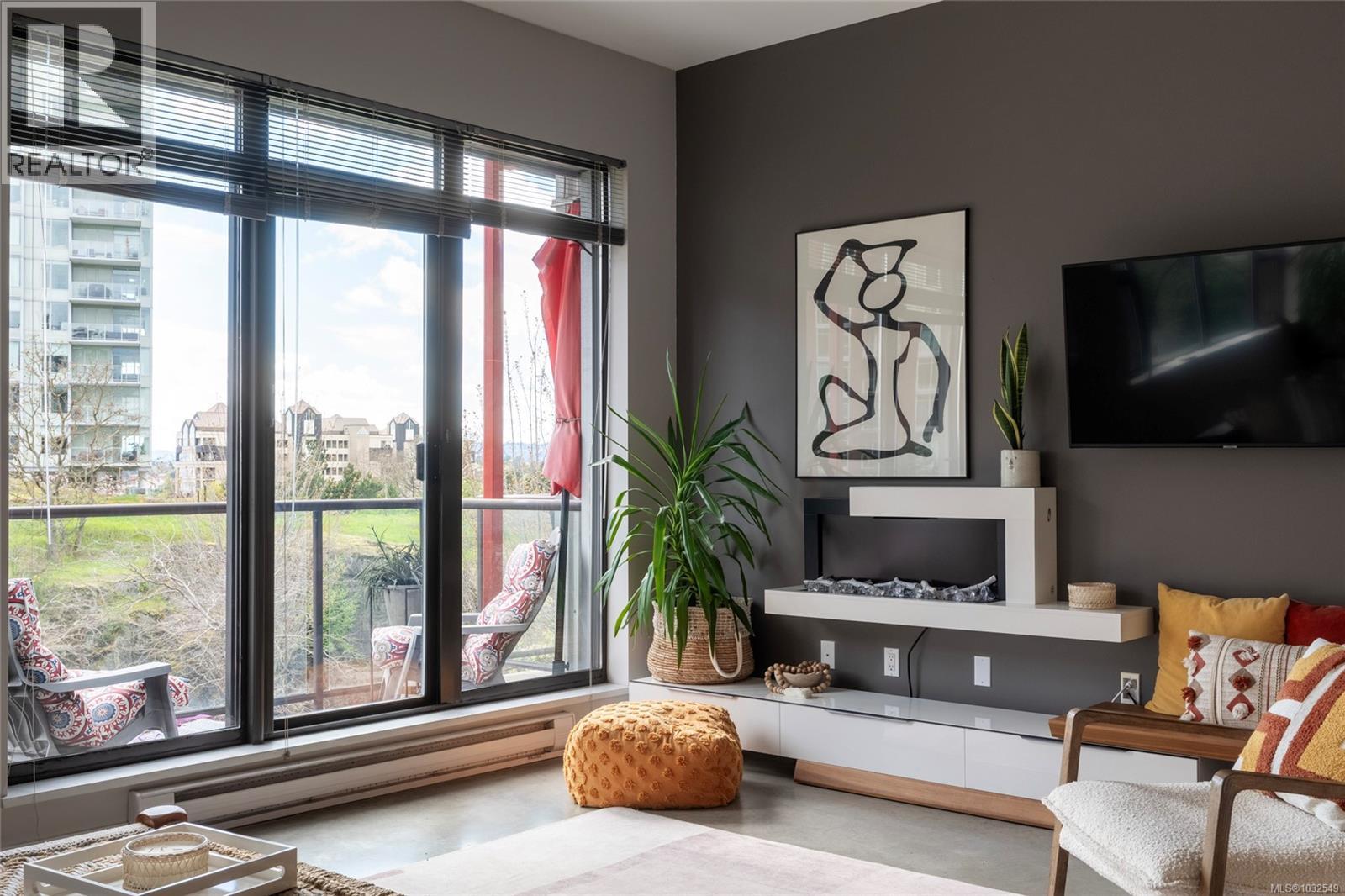 210 455 Sitkum Road, Victoria