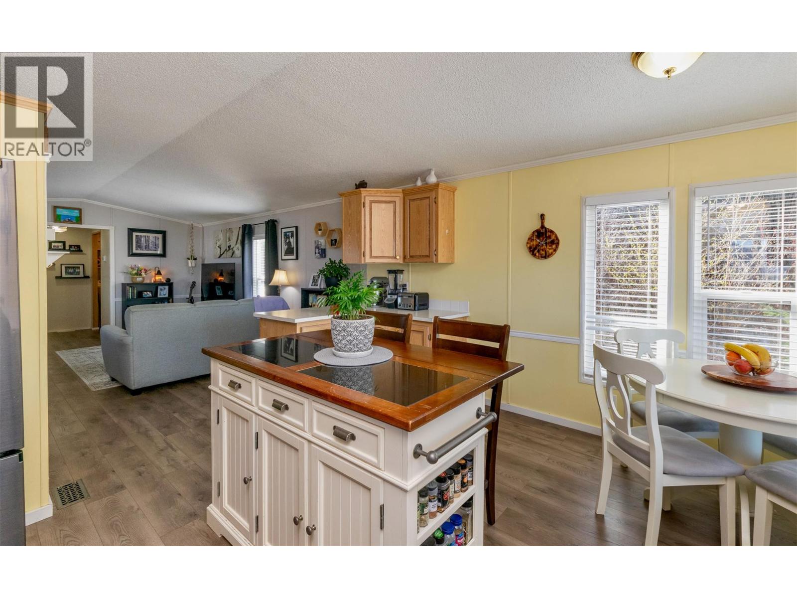 #18 1510 TRANS CANADA HIGHWAY - 17