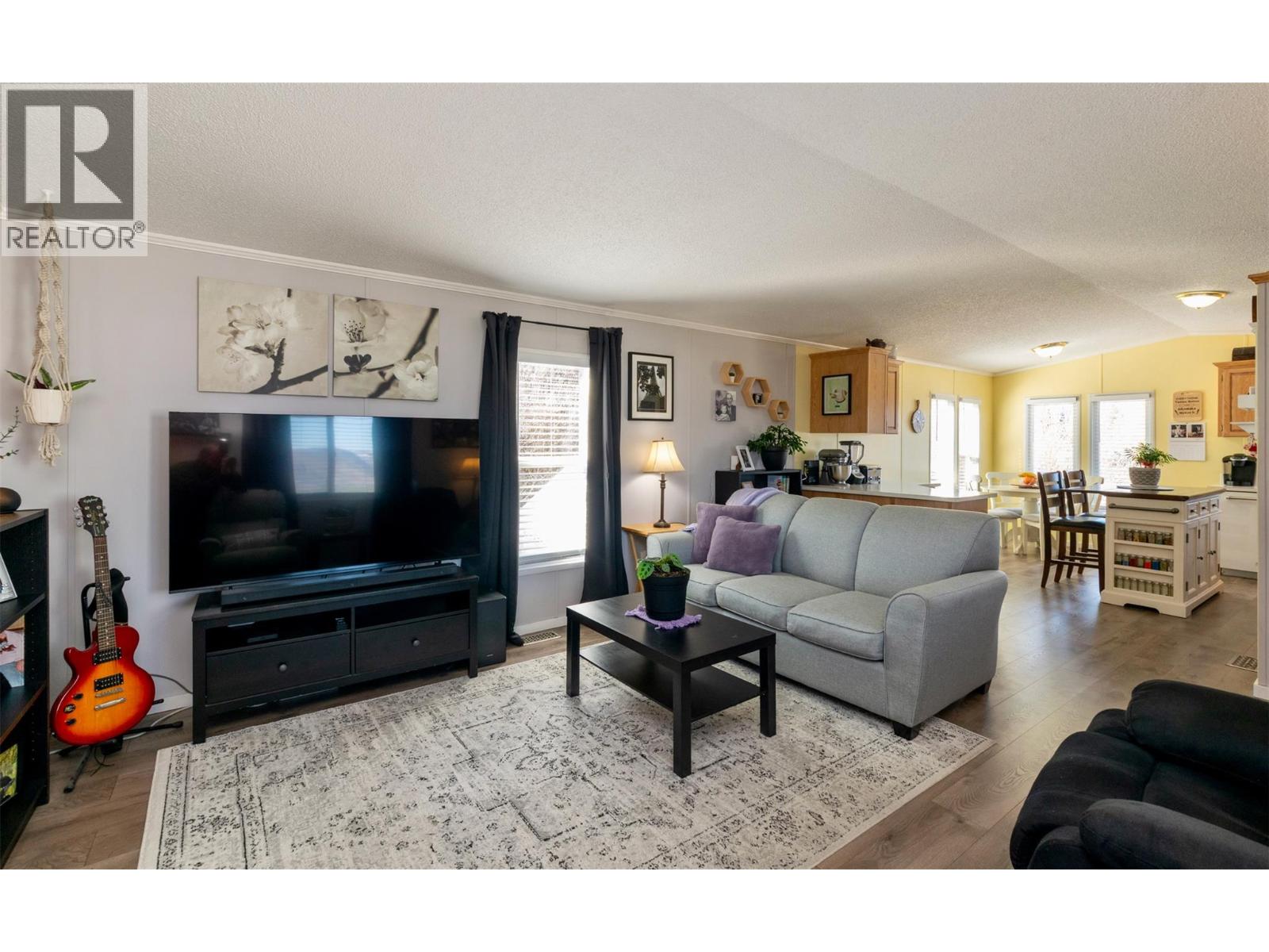 #18 1510 TRANS CANADA HIGHWAY - 21