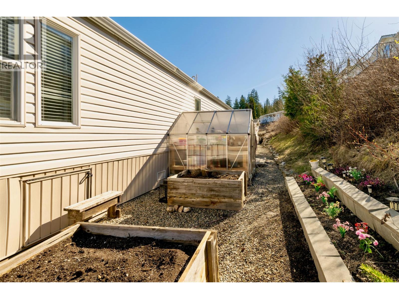 #18 1510 TRANS CANADA HIGHWAY - 41