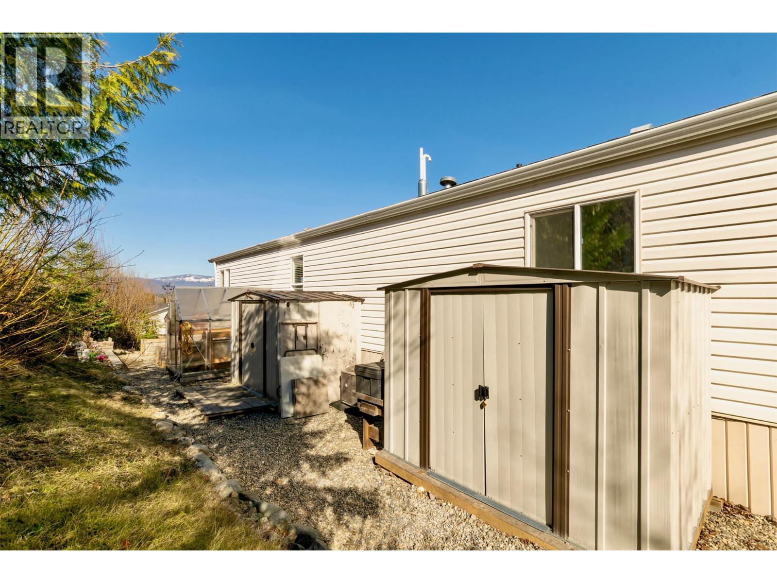 #18 1510 TRANS CANADA HIGHWAY - 42