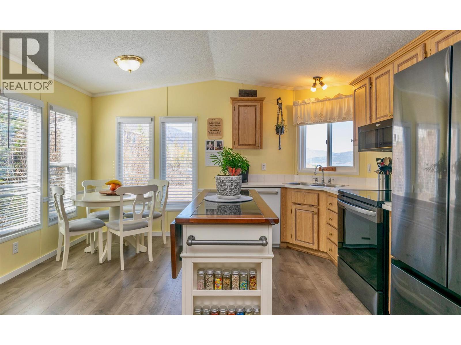 #18 1510 TRANS CANADA HIGHWAY - 9