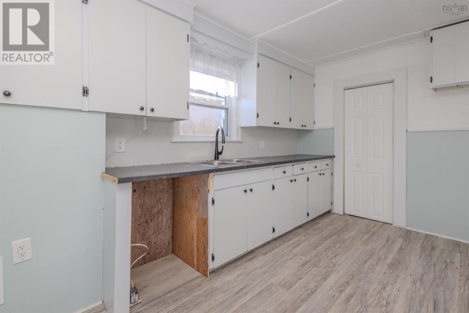 Property 17 of 36 of 52 Pepperell Street