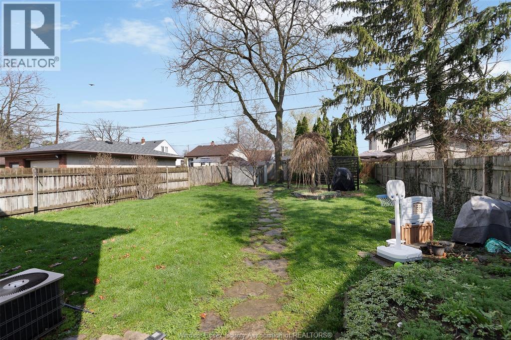 3581 WOLFE COURT, Windsor, Ontario, N9C1X2 — Photo 4