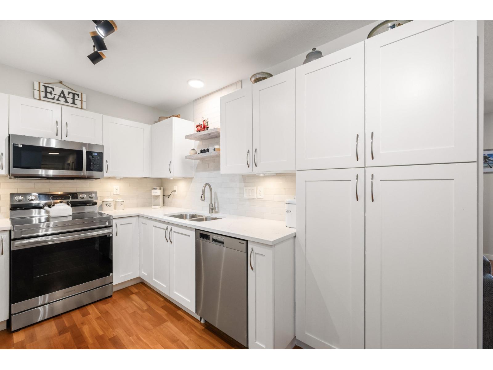 403 15621 MARINE DRIVE, White Rock