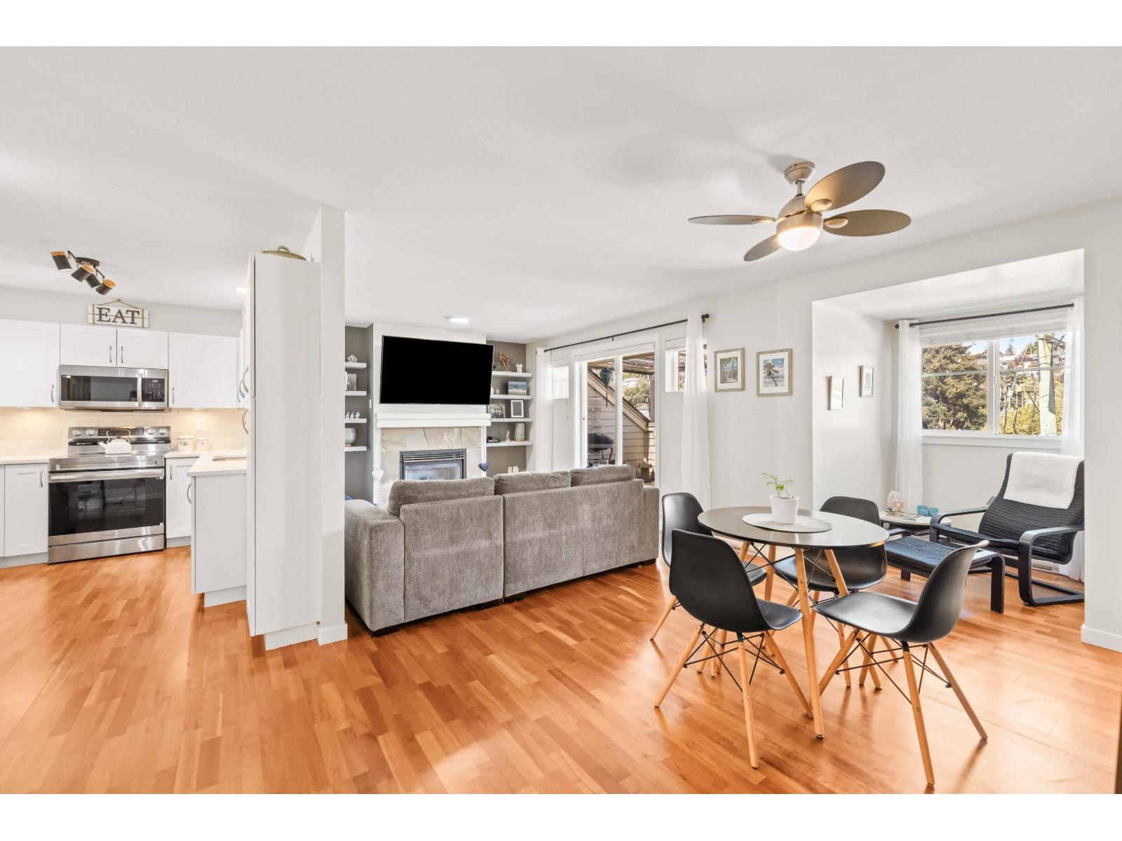 403 15621 MARINE DRIVE, White Rock