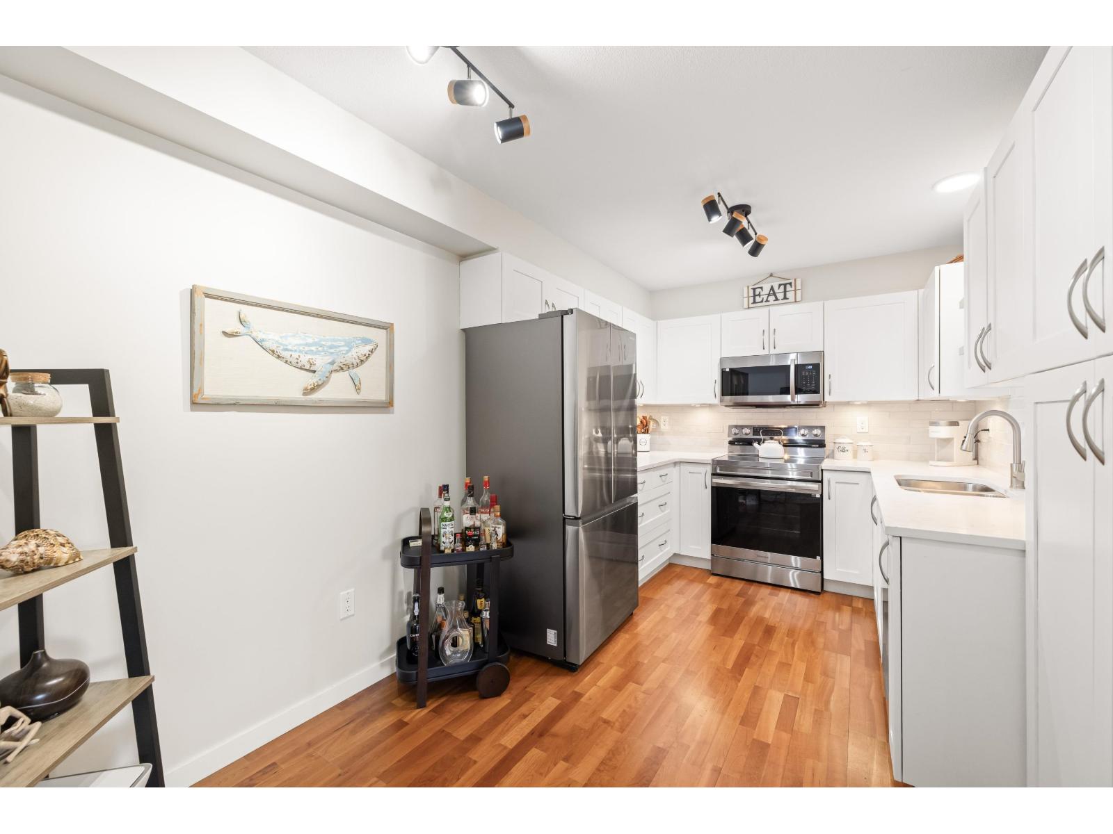 403 15621 MARINE DRIVE, White Rock