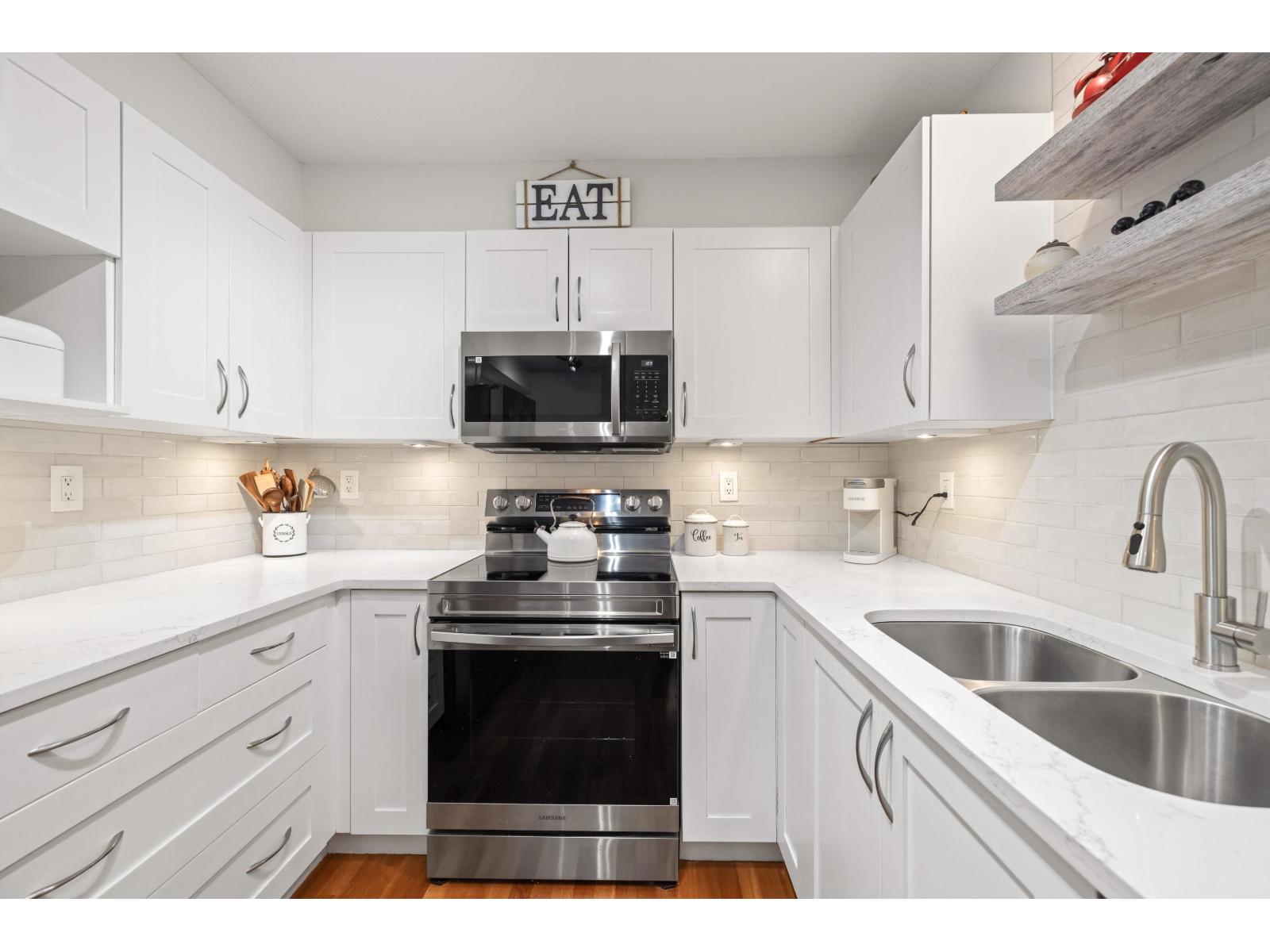 403 15621 MARINE DRIVE, White Rock