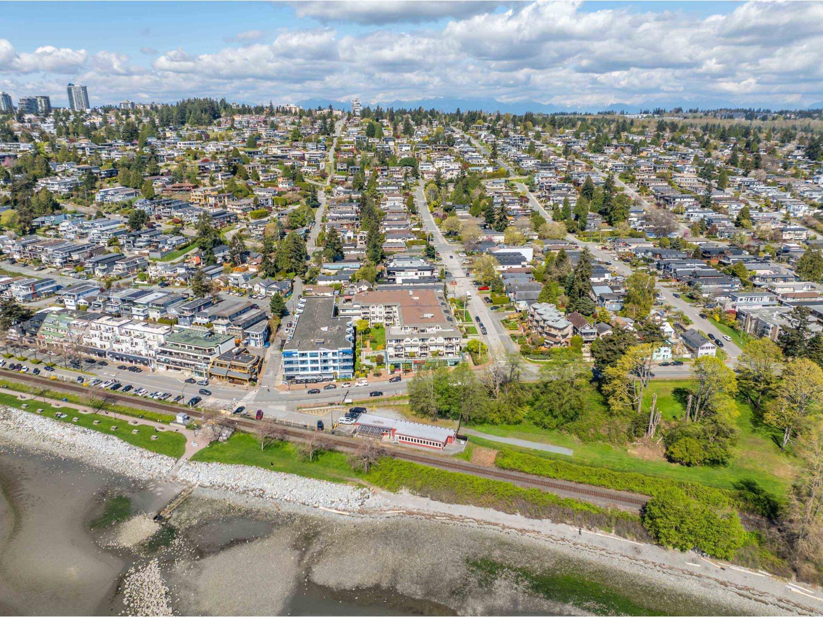 403 15621 MARINE DRIVE, White Rock