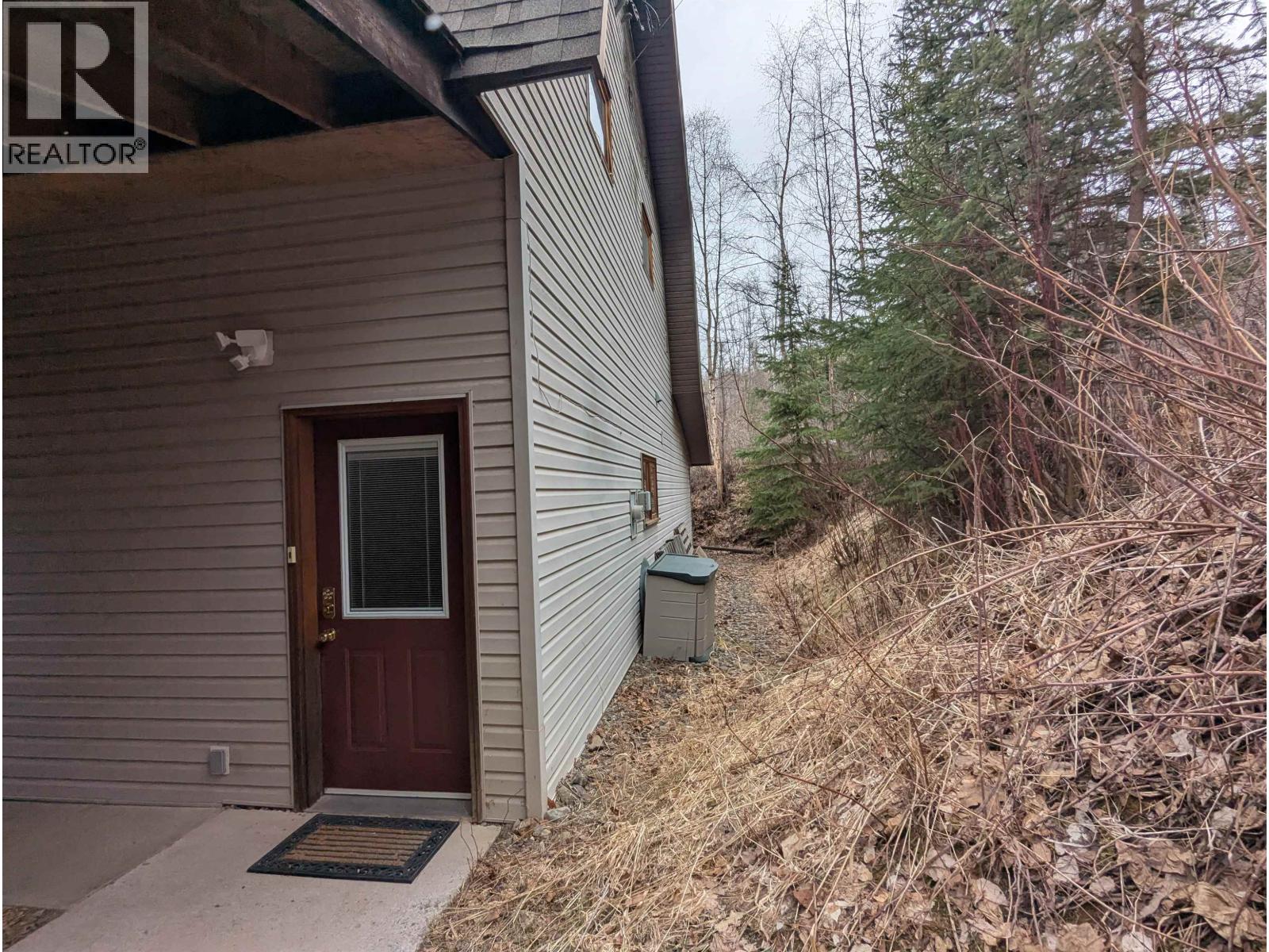 8516 BLUFF ROAD — photo 34