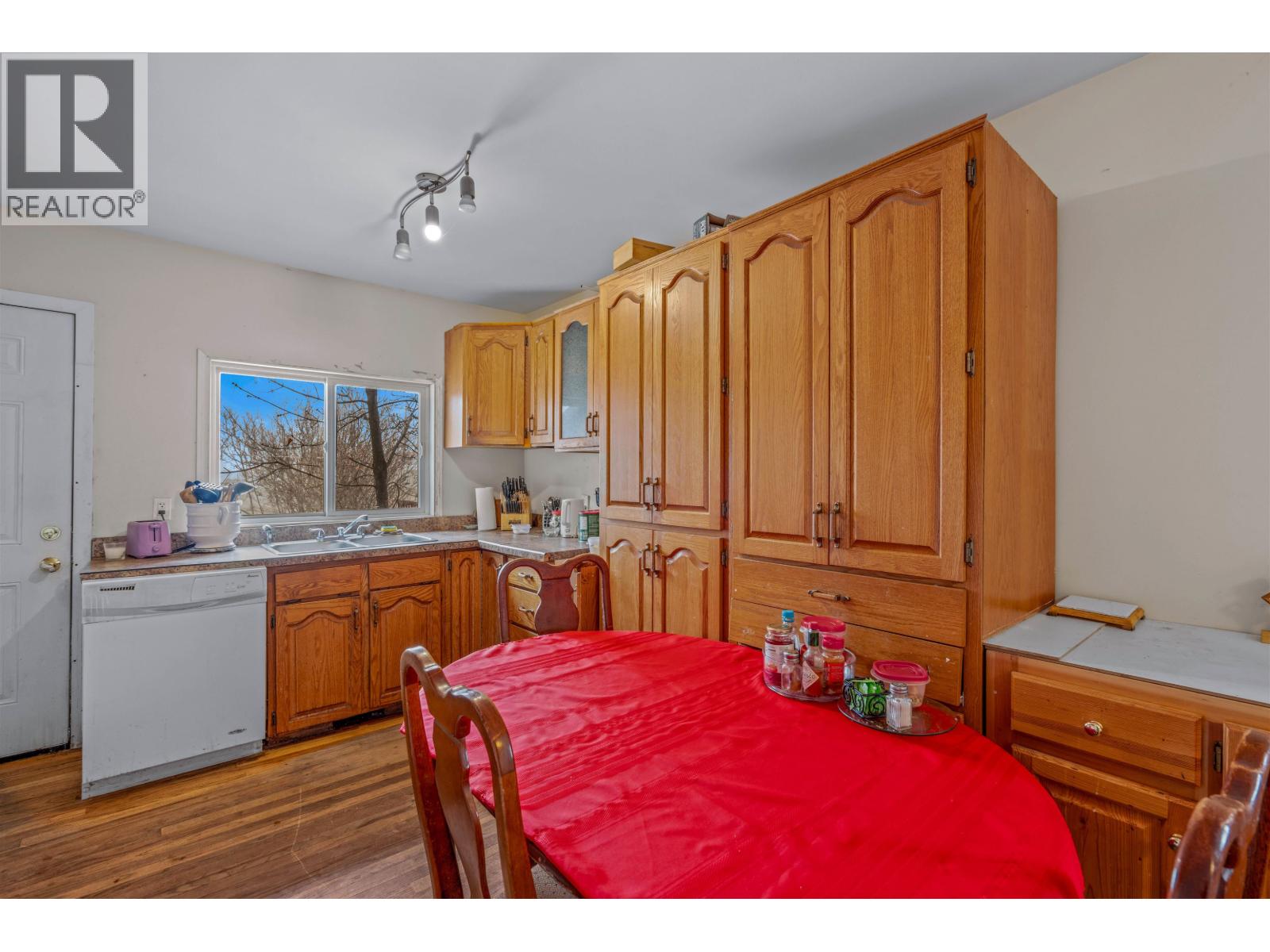 495 BURDEN STREET - 20