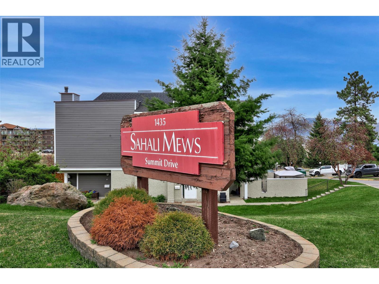 #37 1435 SUMMIT DRIVE - 22