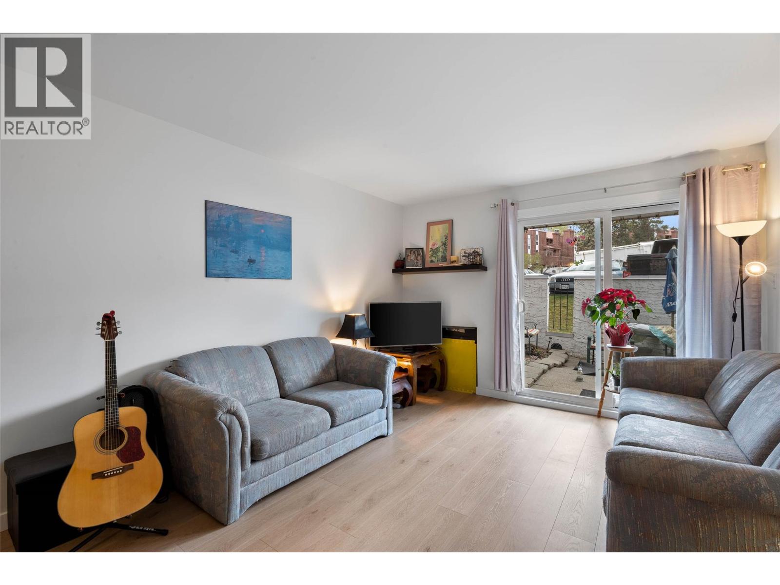 #37 1435 SUMMIT DRIVE - 6