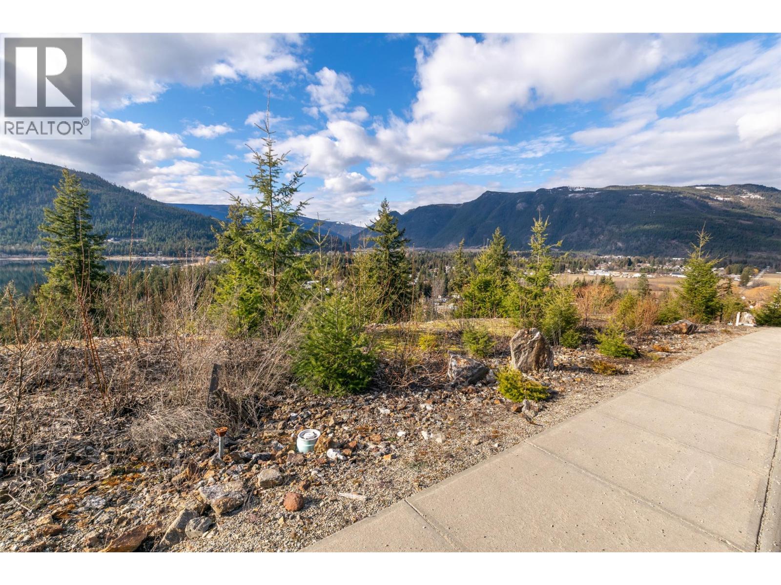  274 Bayview Drive, Sicamous