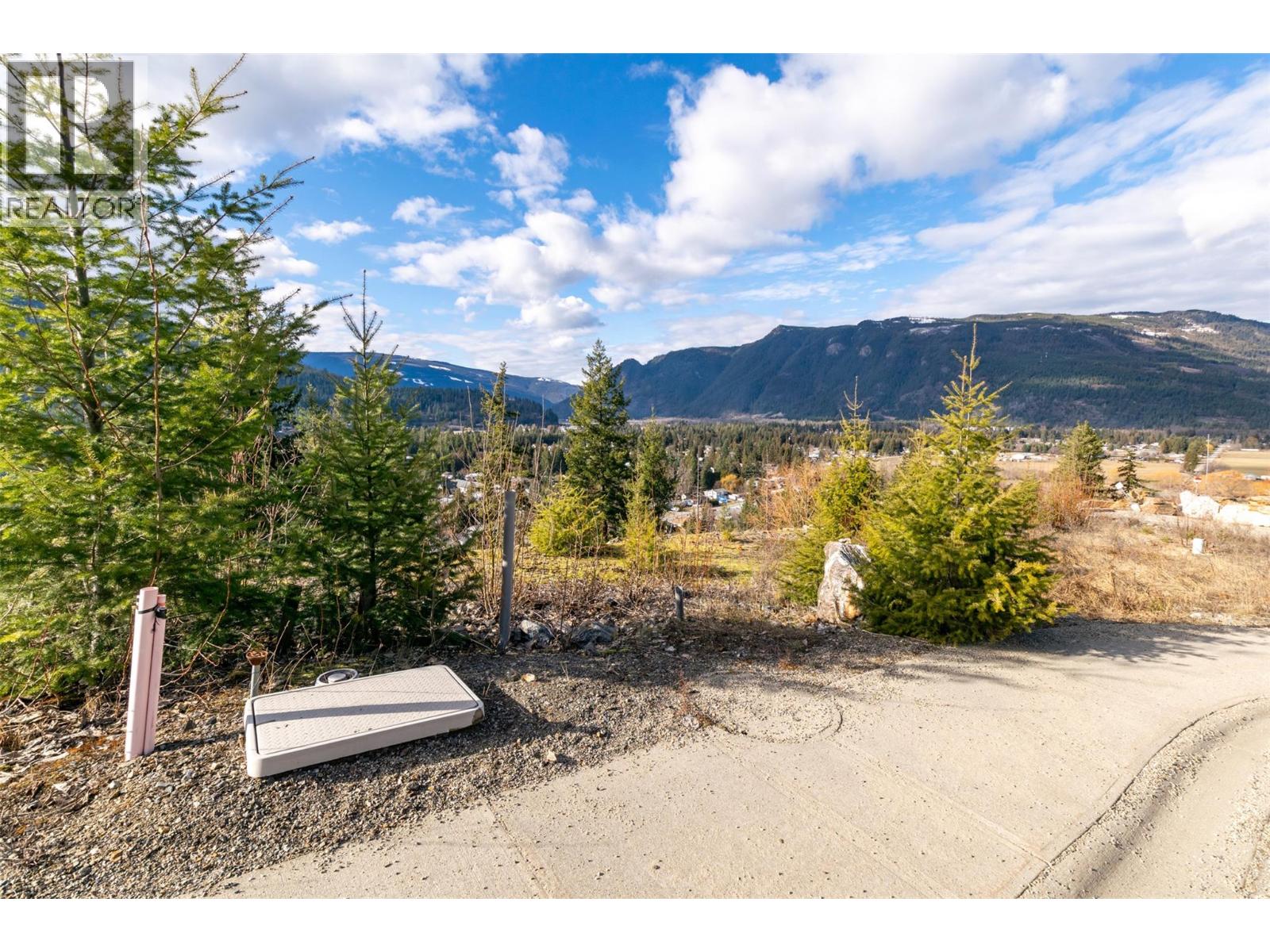  274 Bayview Drive, Sicamous