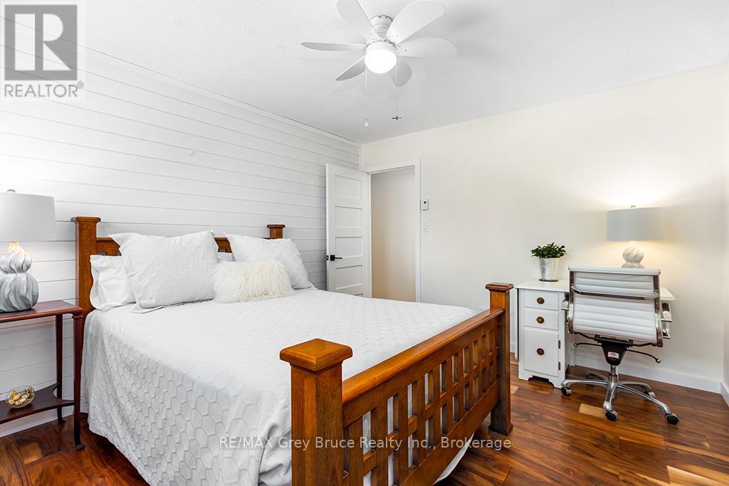 15 ISTHMUS BAY ROAD - 32