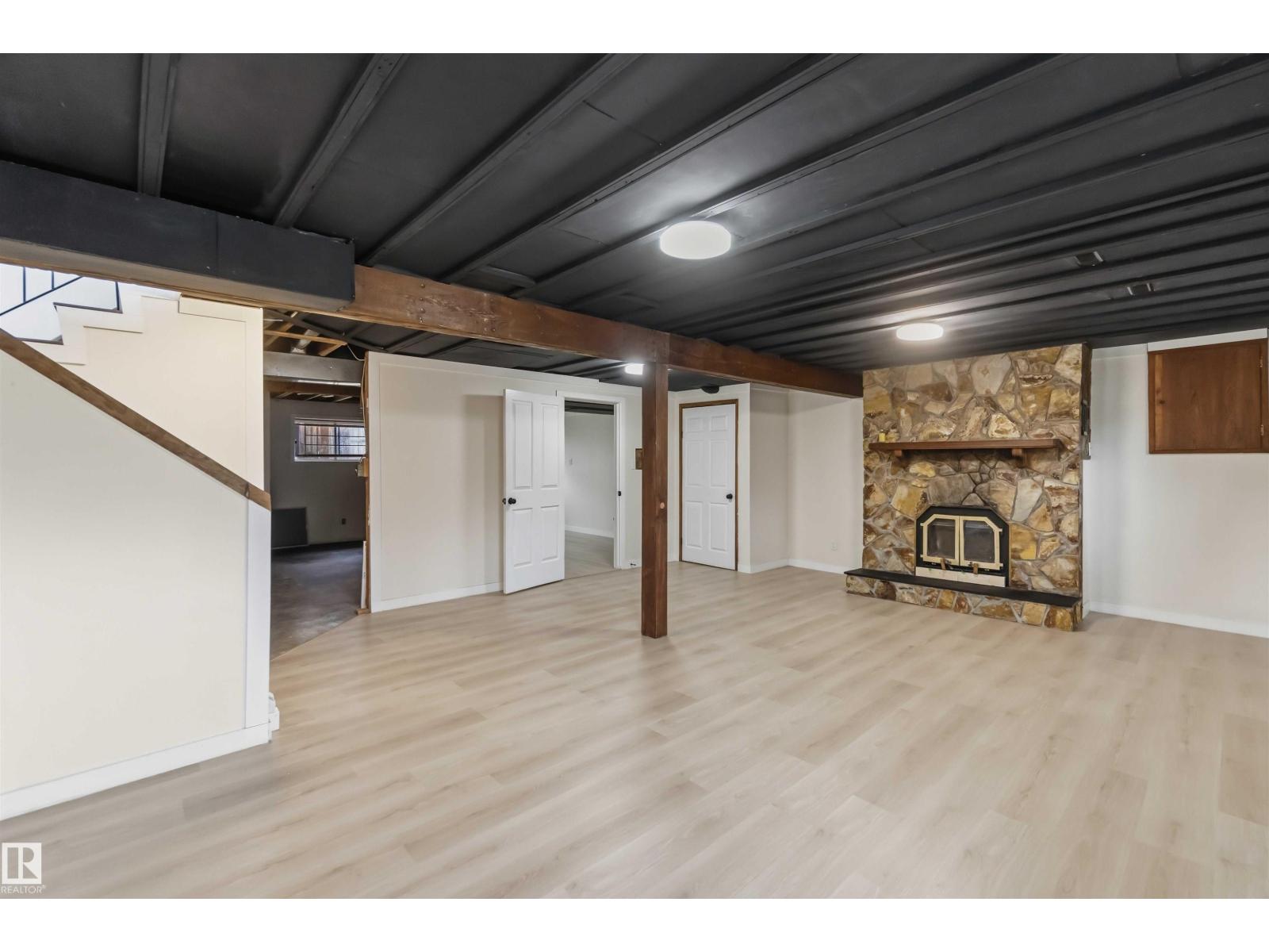 4636 37A AV NW - 38