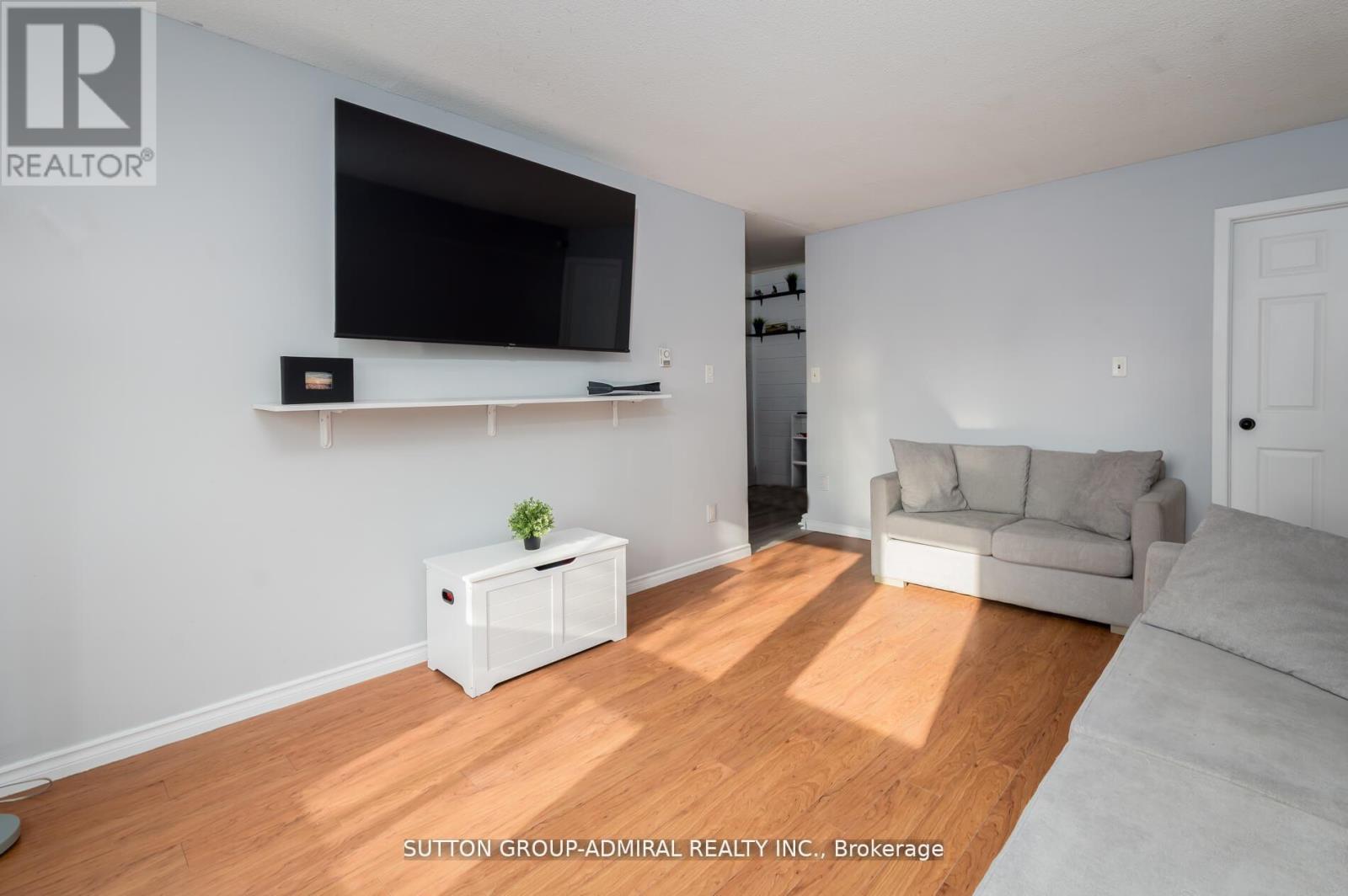 45 - 1300 OXFORD STREET — photo 10