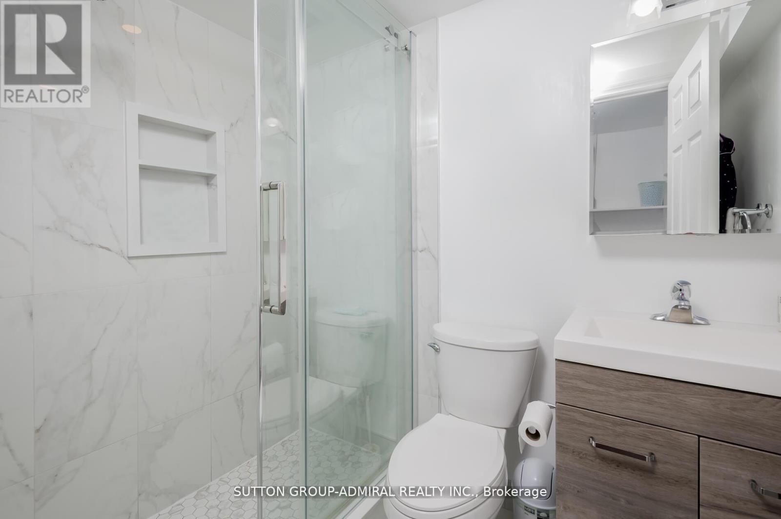 45 - 1300 OXFORD STREET — photo 18
