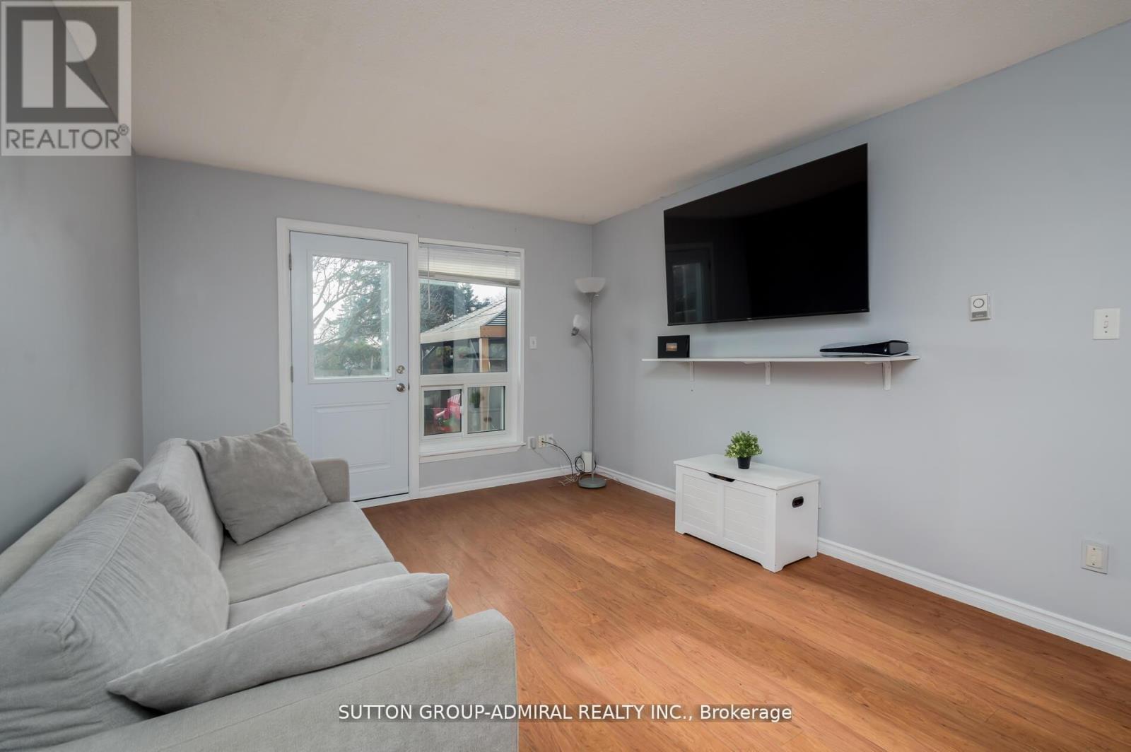 45 - 1300 OXFORD STREET — photo 8