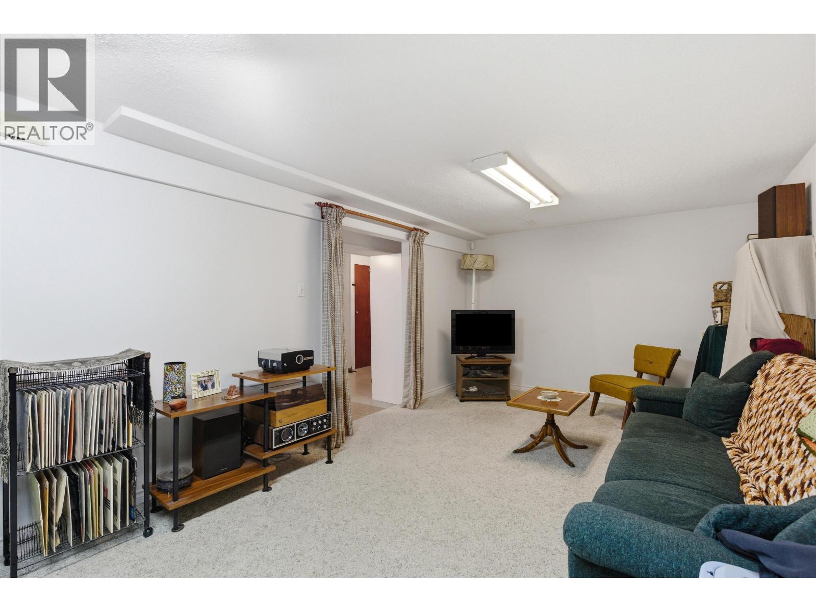 529 N NINTH AVENUE - 12