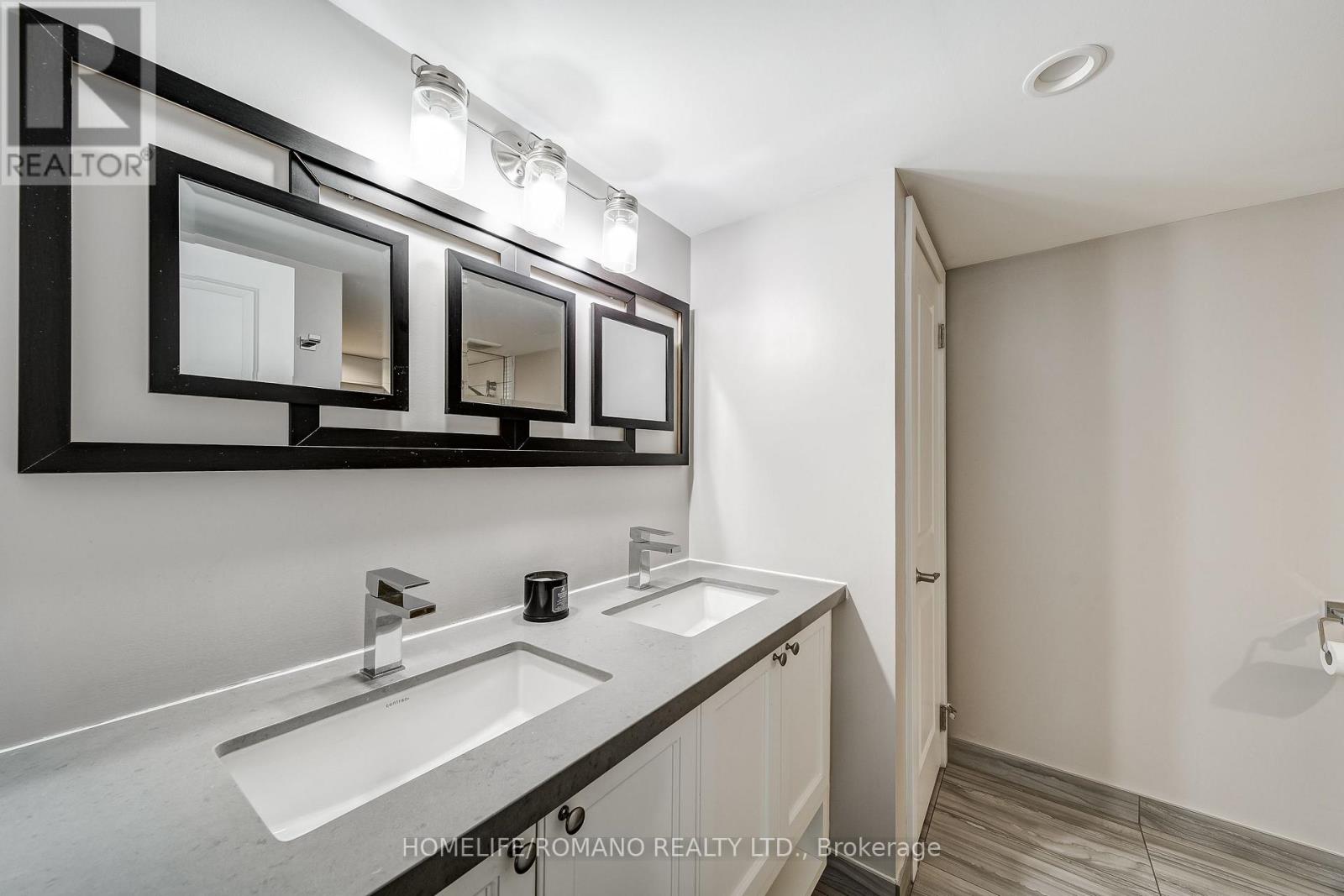 #305 80 HORSESHOE BOULEVARD - 19