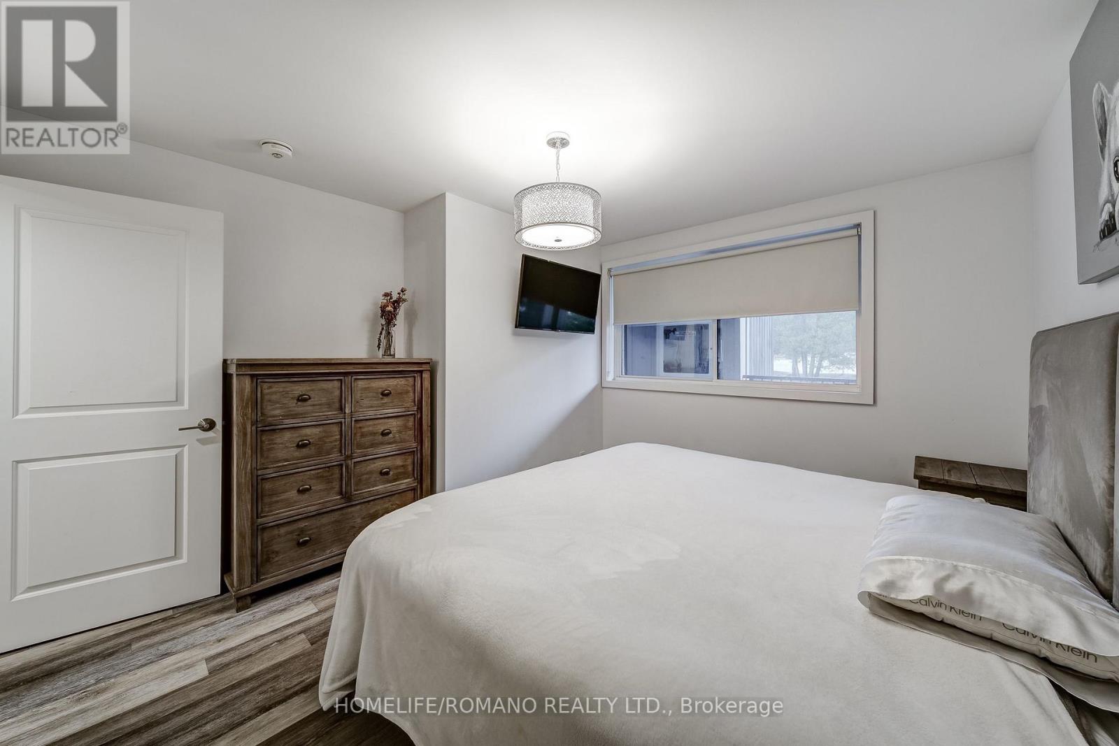 #305 80 HORSESHOE BOULEVARD - 23