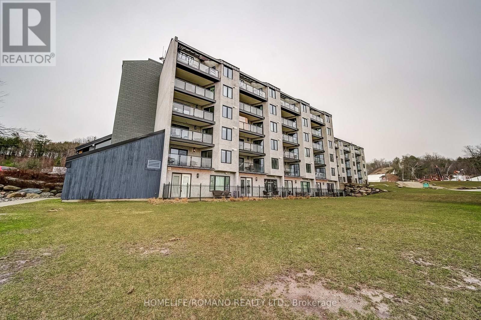 #305 80 HORSESHOE BOULEVARD - 32