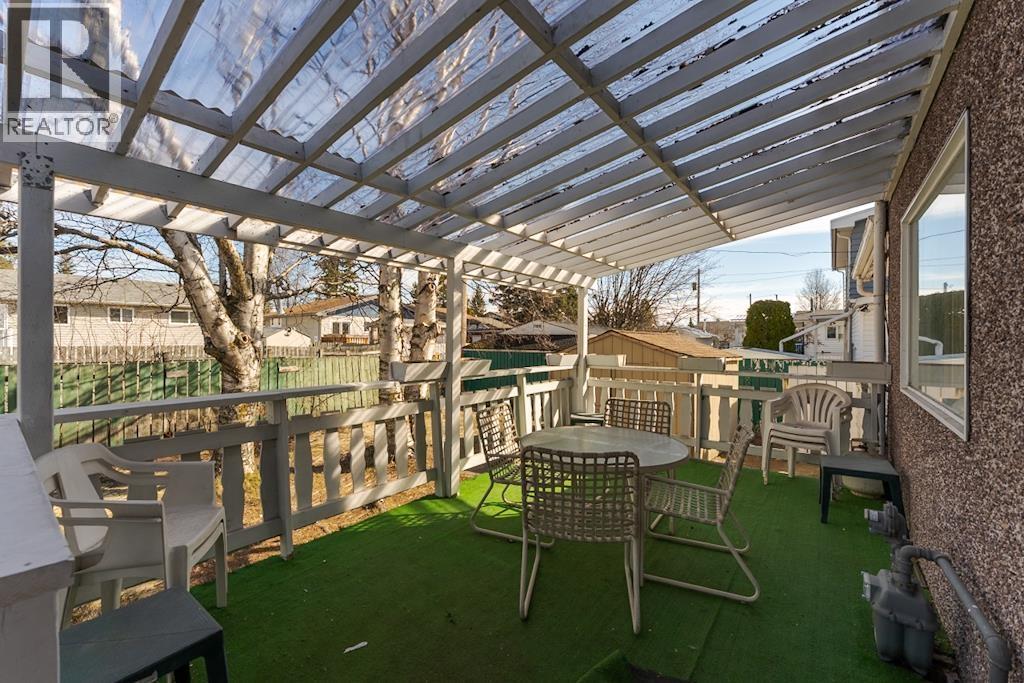 Photo 11 of 40 — 2832 PINEWOOD AVENUE · Prince George, BC