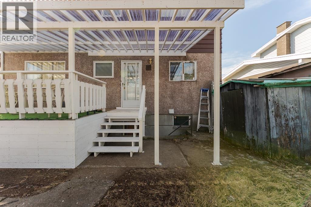 Photo 9 of 40 — 2832 PINEWOOD AVENUE · Prince George, BC