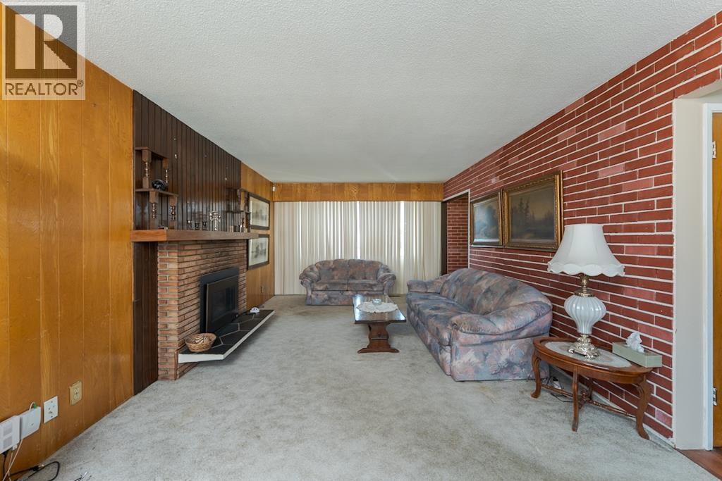 2832 PINEWOOD AVENUE - 17