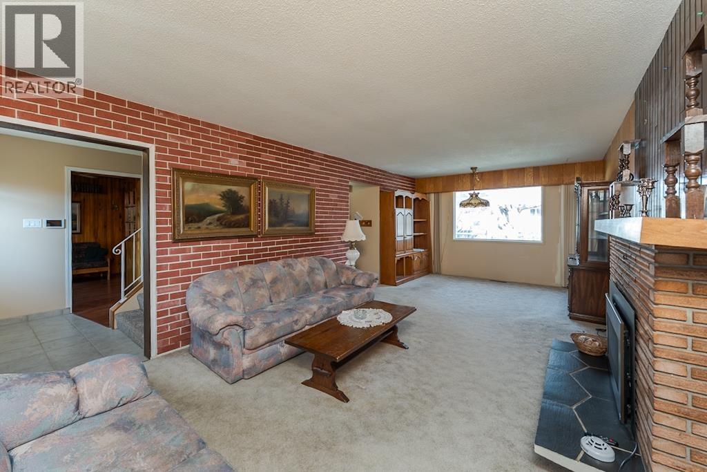 2832 PINEWOOD AVENUE - 15