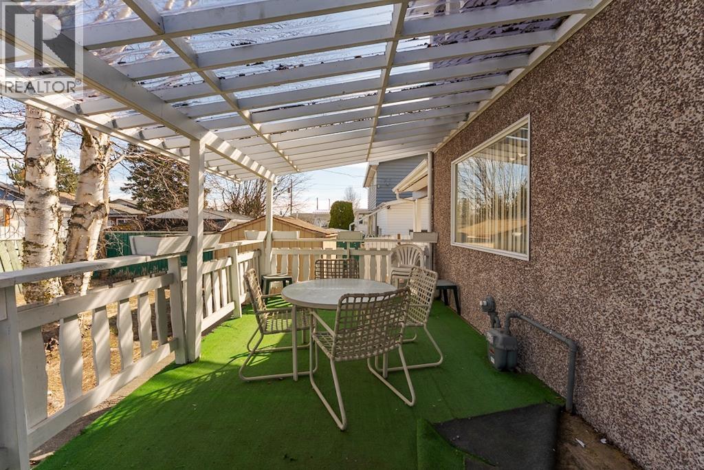 Photo 10 of 40 — 2832 PINEWOOD AVENUE · Prince George, BC