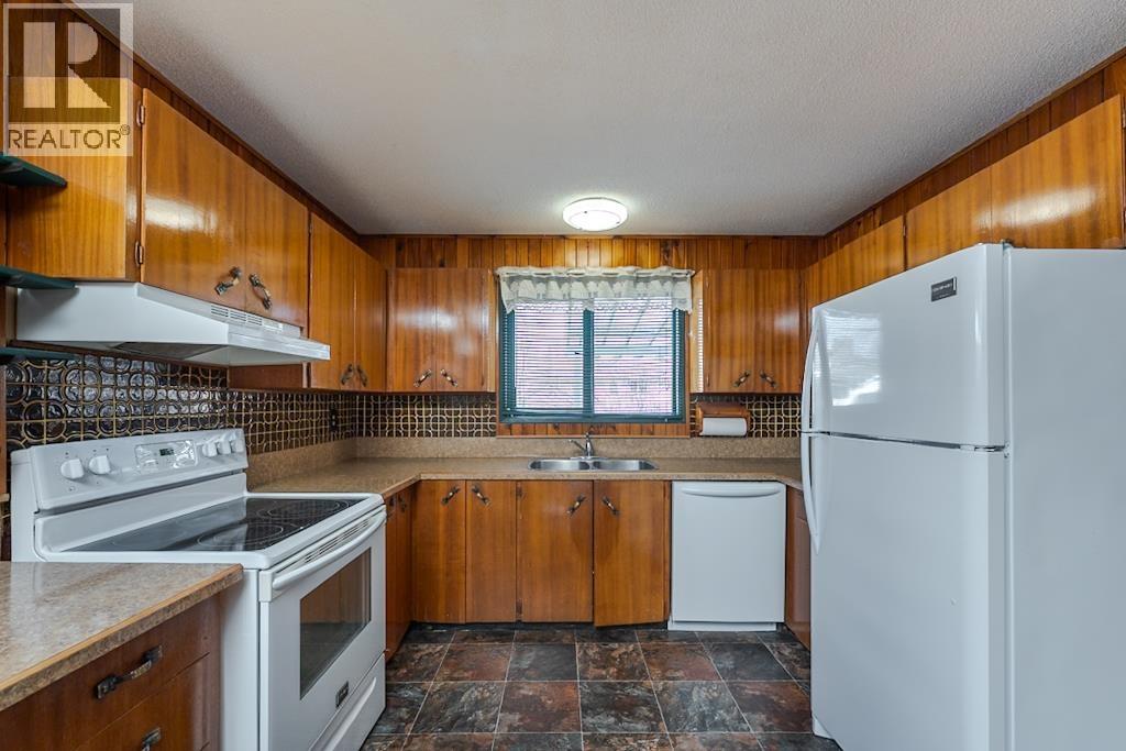 2832 PINEWOOD AVENUE - 24