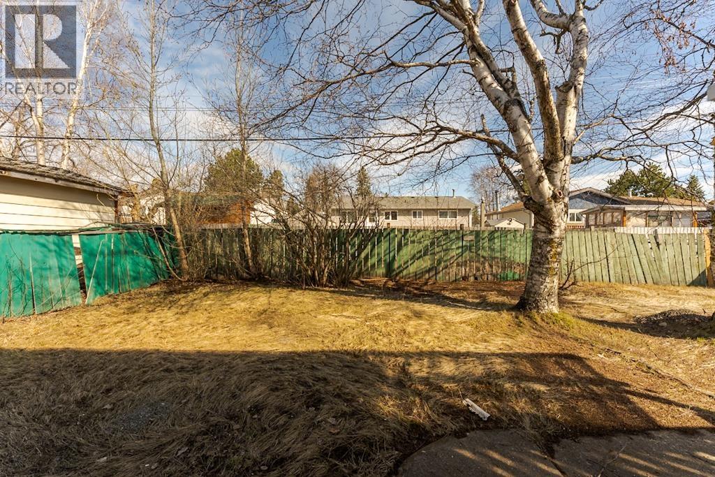 Photo 12 of 40 — 2832 PINEWOOD AVENUE · Prince George, BC