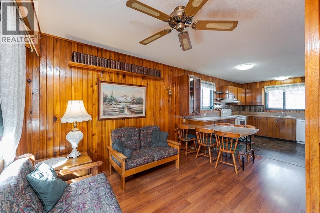 2832 PINEWOOD AVENUE - 27