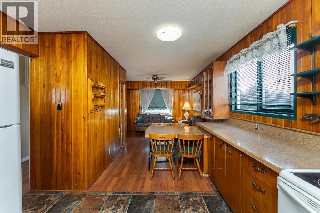 2832 PINEWOOD AVENUE - 25