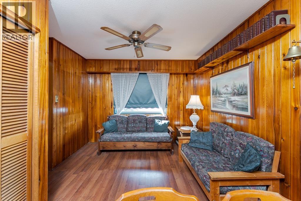 2832 PINEWOOD AVENUE - 26