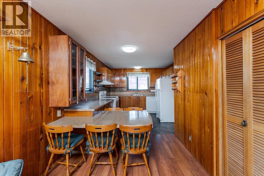 2832 PINEWOOD AVENUE - 28