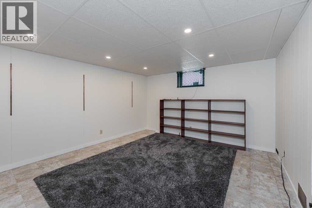 2832 PINEWOOD AVENUE - 38