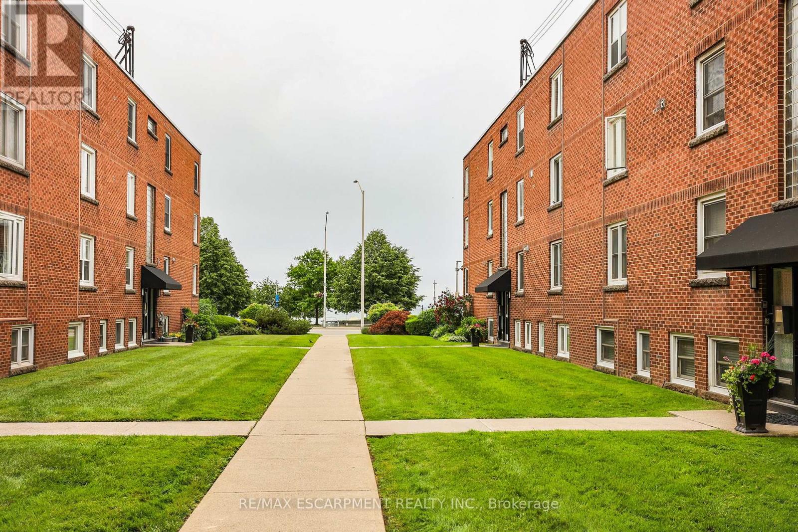#37 1347 LAKESHORE ROAD - 11