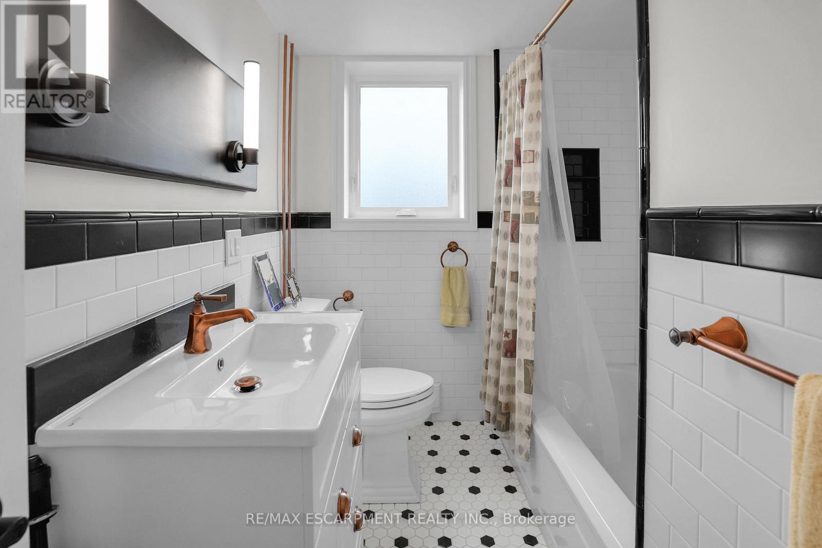 #37 1347 LAKESHORE ROAD - 27