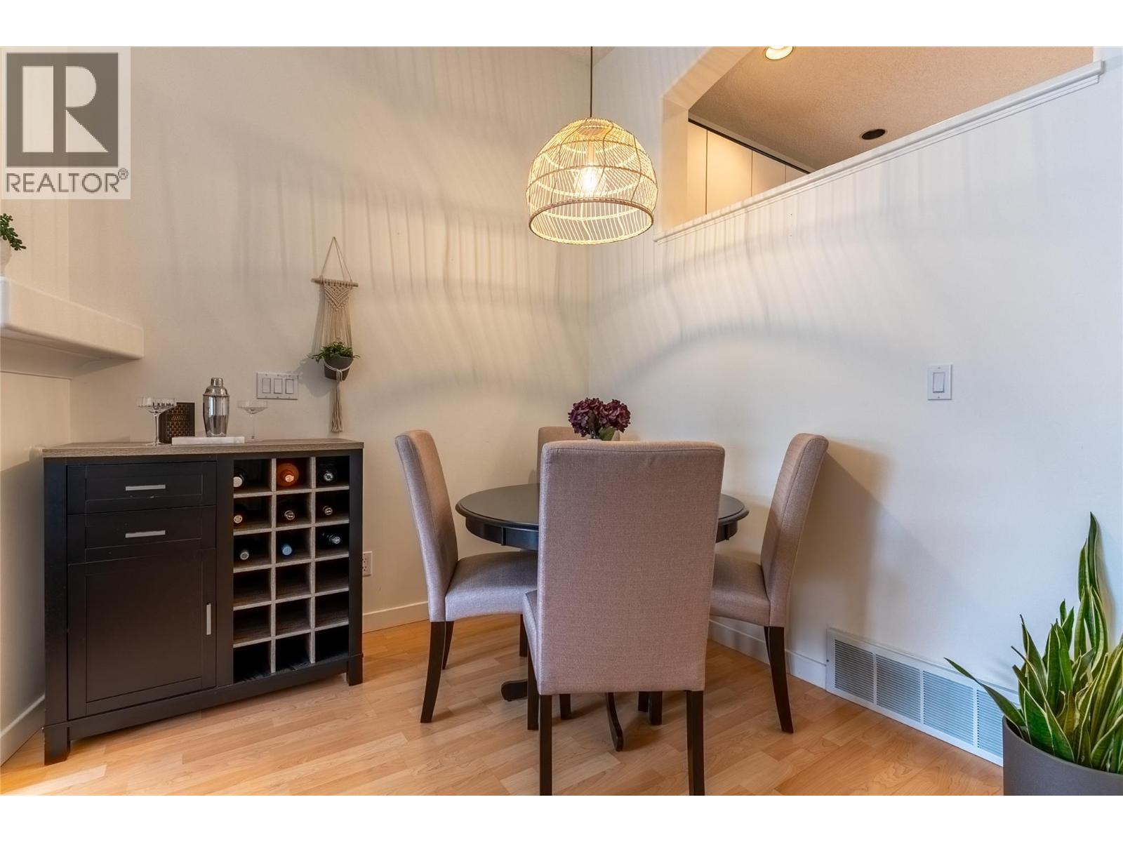 #18 411 ABERDEEN Drive Unit# 18 - 10