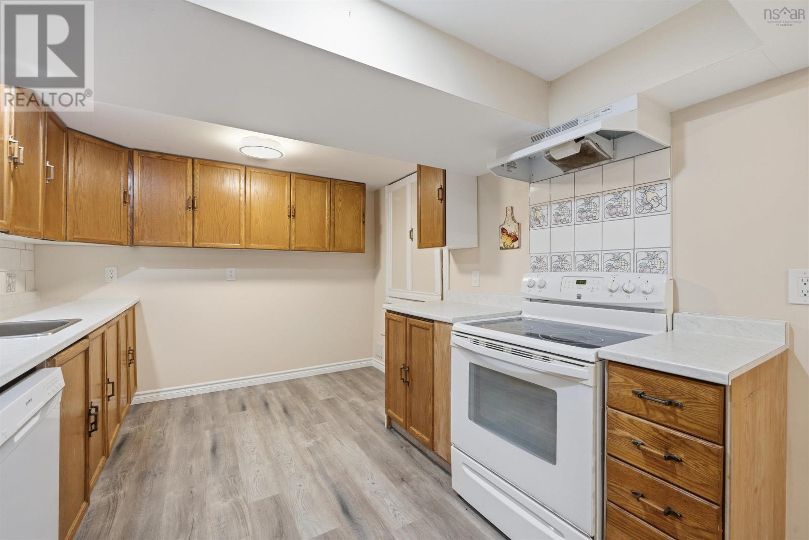 Property 30 of 44 of 6 Parkdale Avenue