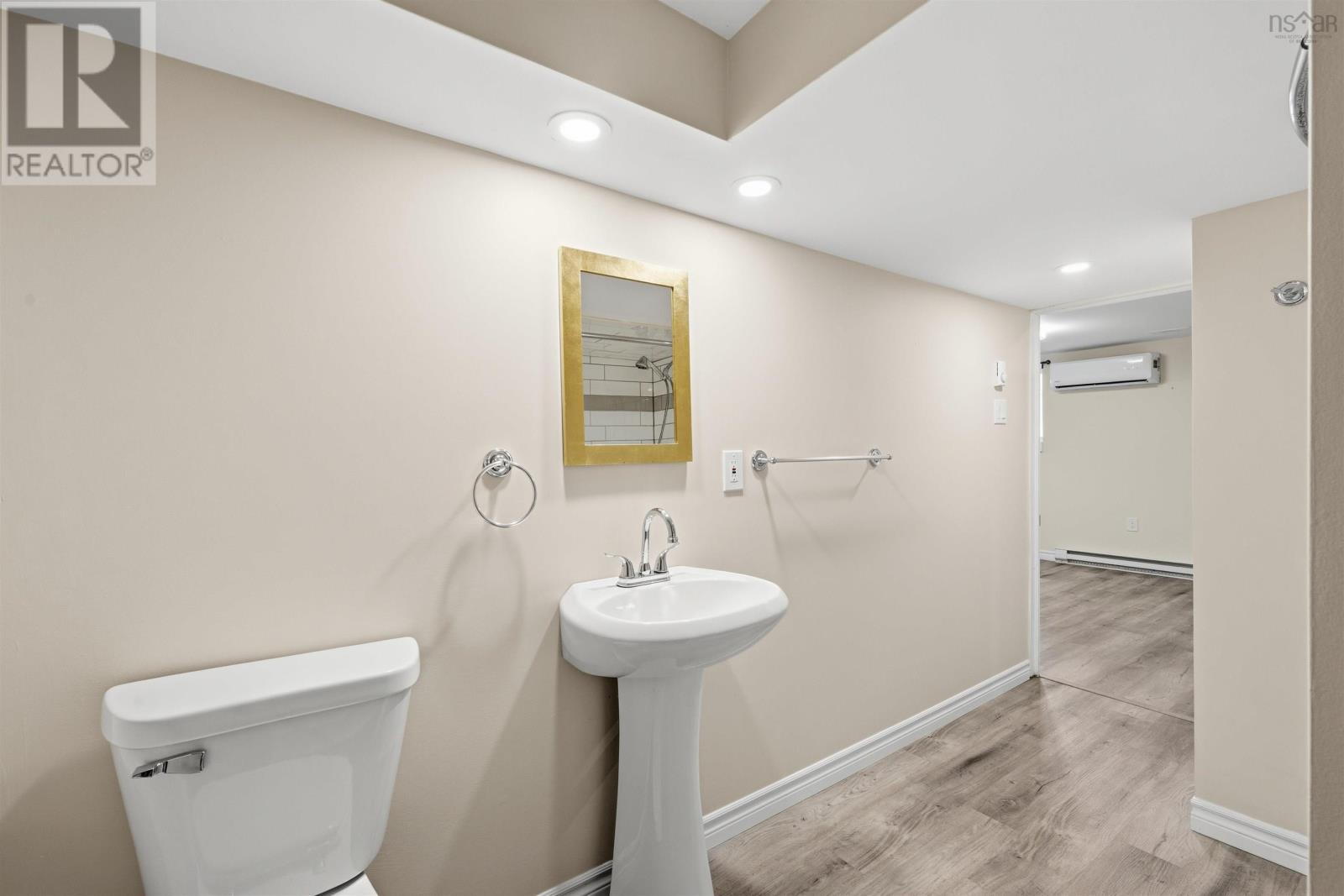 Property 33 of 44 of 6 Parkdale Avenue